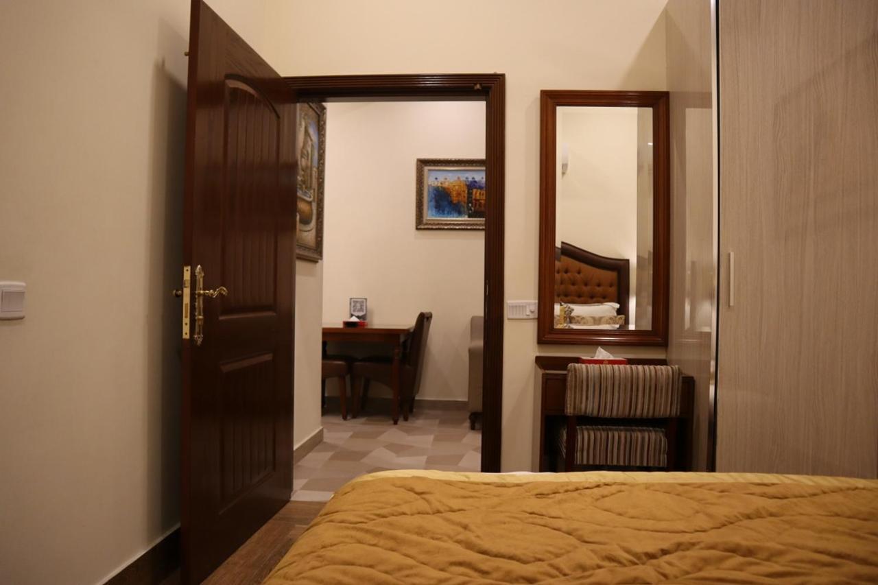 Hayyat Luxury Apartments Lahor Dış mekan fotoğraf